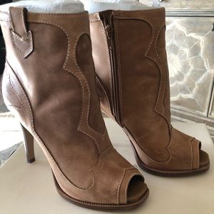 BCBGeneration Waxed Leather Ankle Boots- Fawn Sz 7.5